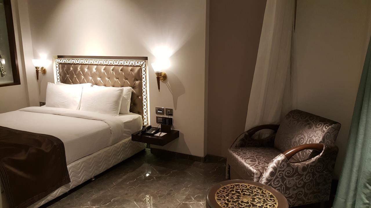 Hotel Peninsula Redpine Mumbai Bagian luar foto