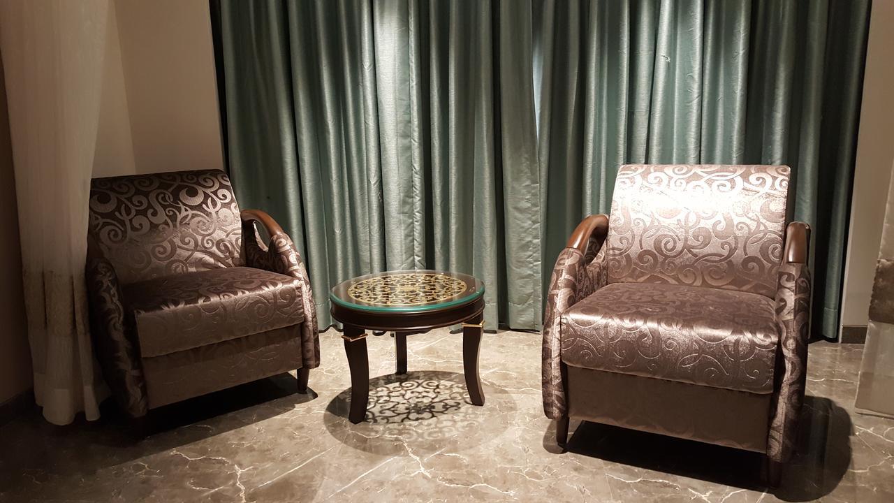 Hotel Peninsula Redpine Mumbai Bagian luar foto