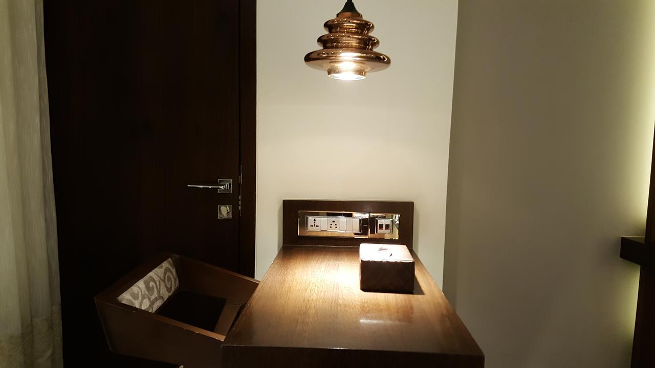 Hotel Peninsula Redpine Mumbai Bagian luar foto