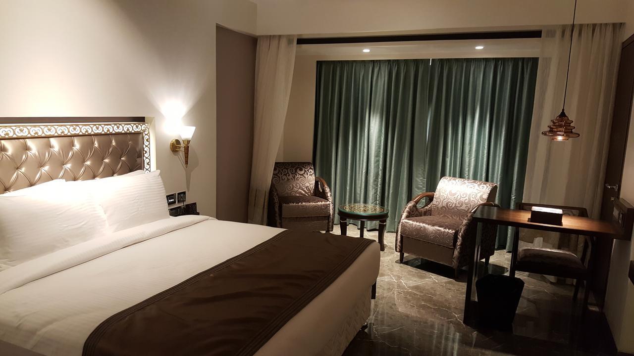 Hotel Peninsula Redpine Mumbai Bagian luar foto