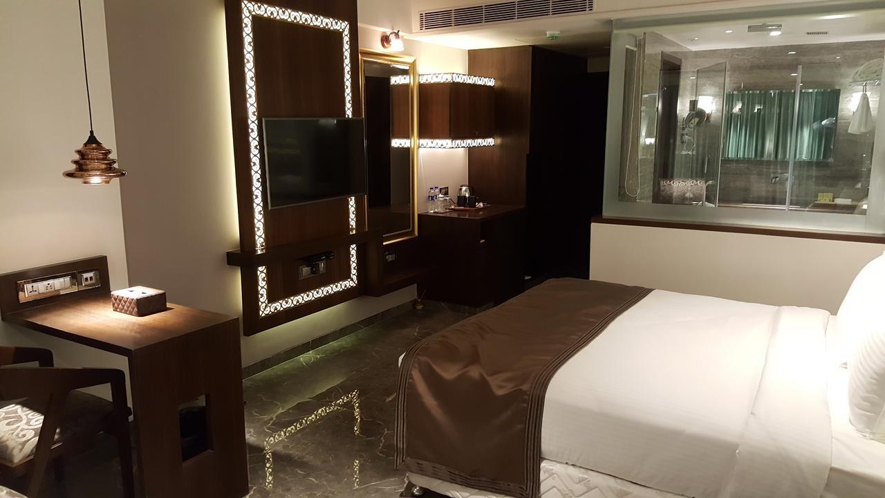 Hotel Peninsula Redpine Mumbai Bagian luar foto