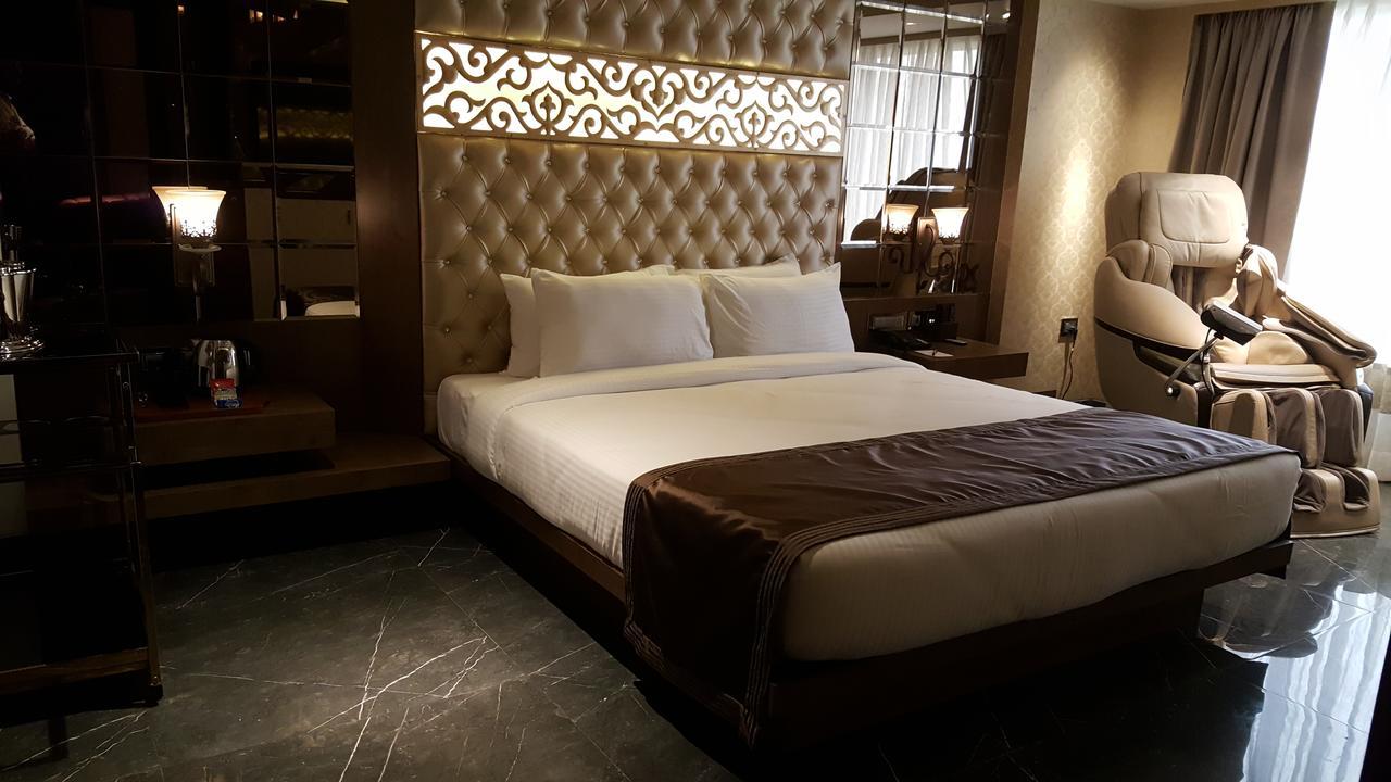 Hotel Peninsula Redpine Mumbai Bagian luar foto
