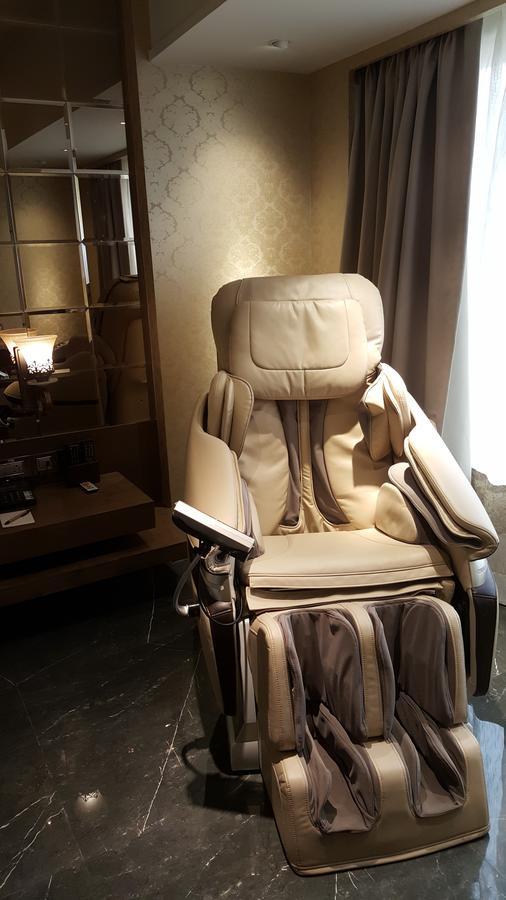 Hotel Peninsula Redpine Mumbai Bagian luar foto