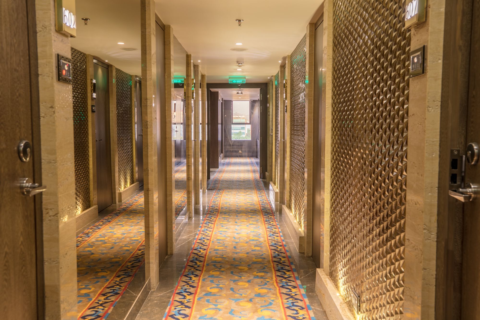 Hotel Peninsula Redpine Mumbai Bagian luar foto